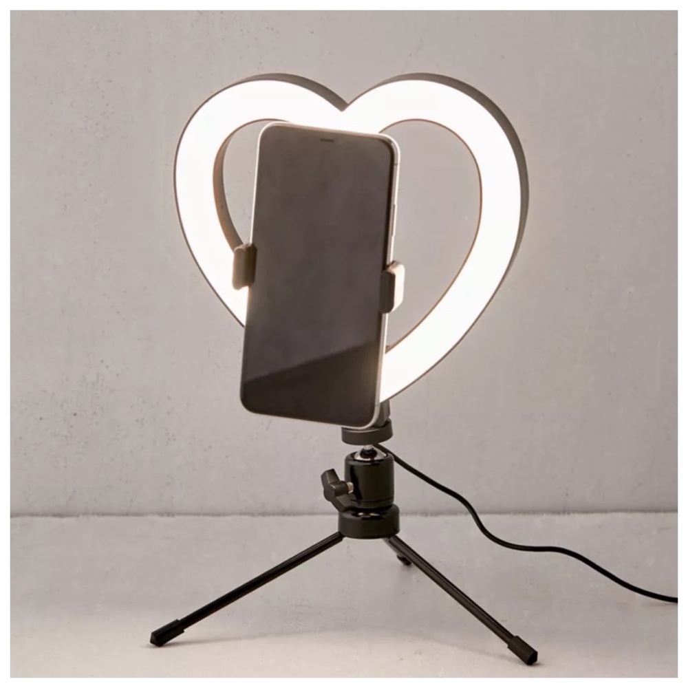 Brilliant Ideas Heart-Shaped Vlogging Ring Light - Picture 2 of 6
